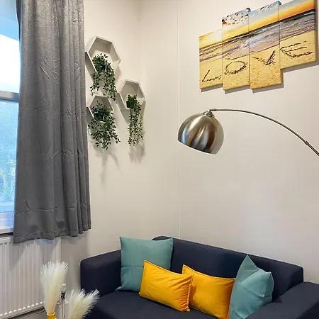 Modern Studios Queenspark London Room photo