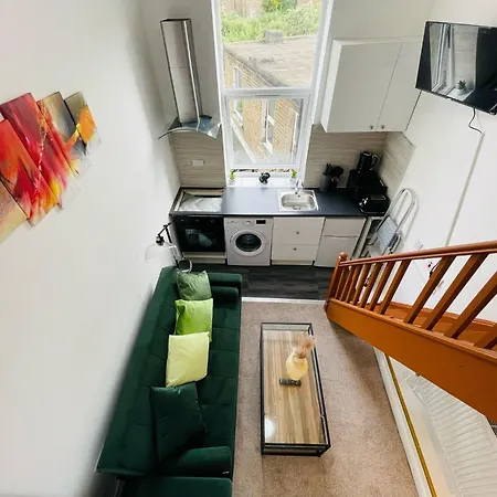 Modern Studios Queenspark London Room photo
