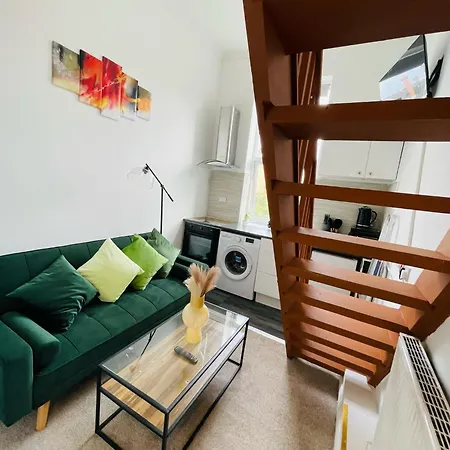 Modern Studios Queenspark London Room photo