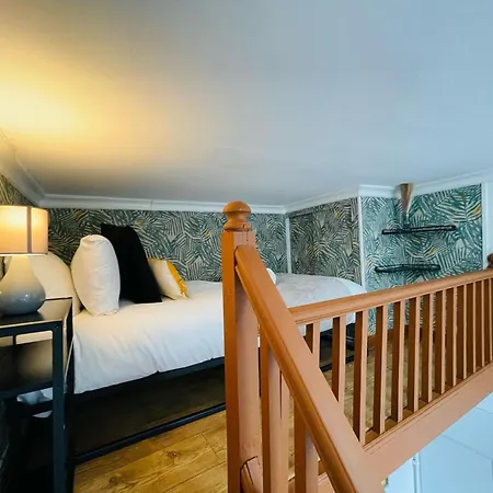 Modern Studios Queenspark London Room photo