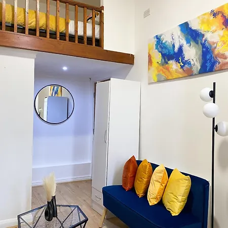 Modern Studios Queenspark London Room photo
