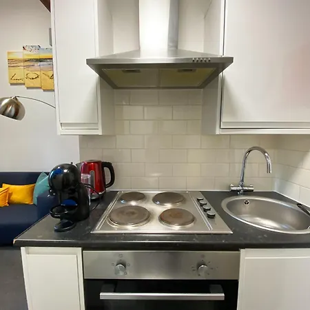 Modern Studios Queenspark London Room photo
