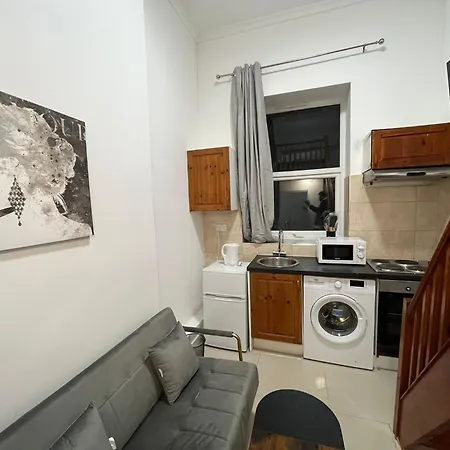 Modern Studios Queenspark London Room photo