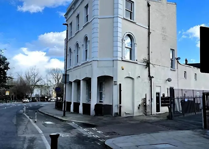 Modern Studios Queenspark