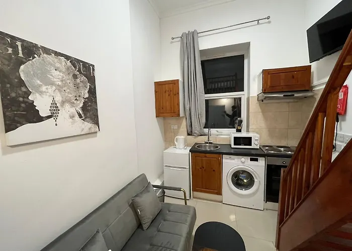 Modern Studios Queenspark