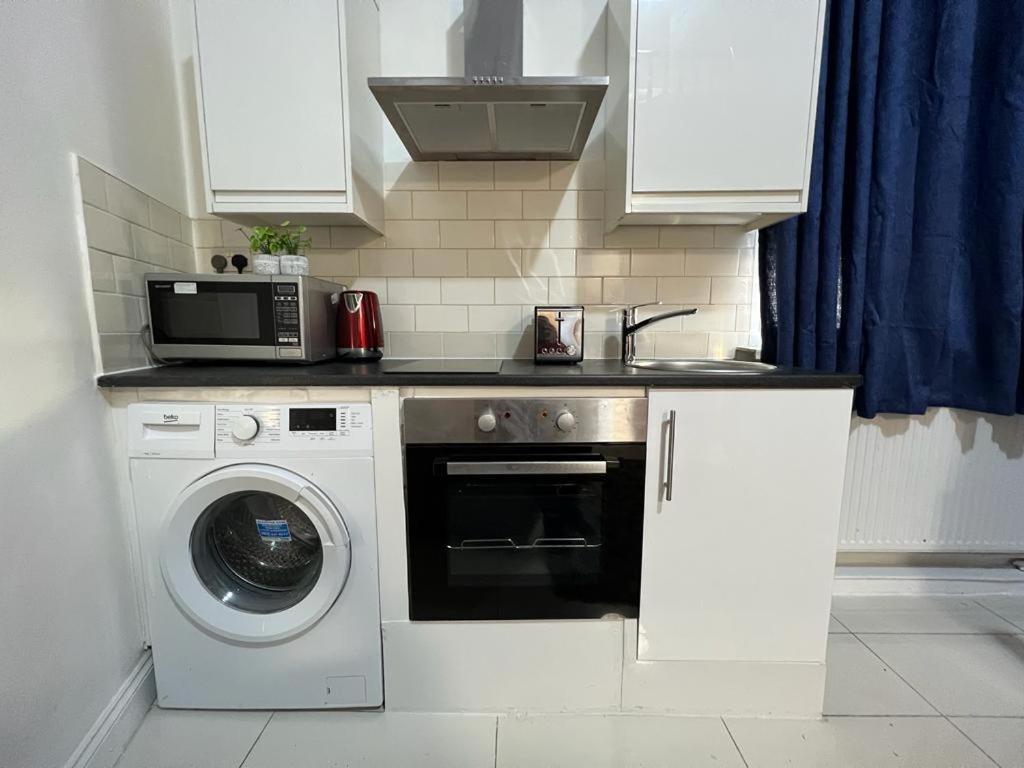 Modern Queenspark Apartment London