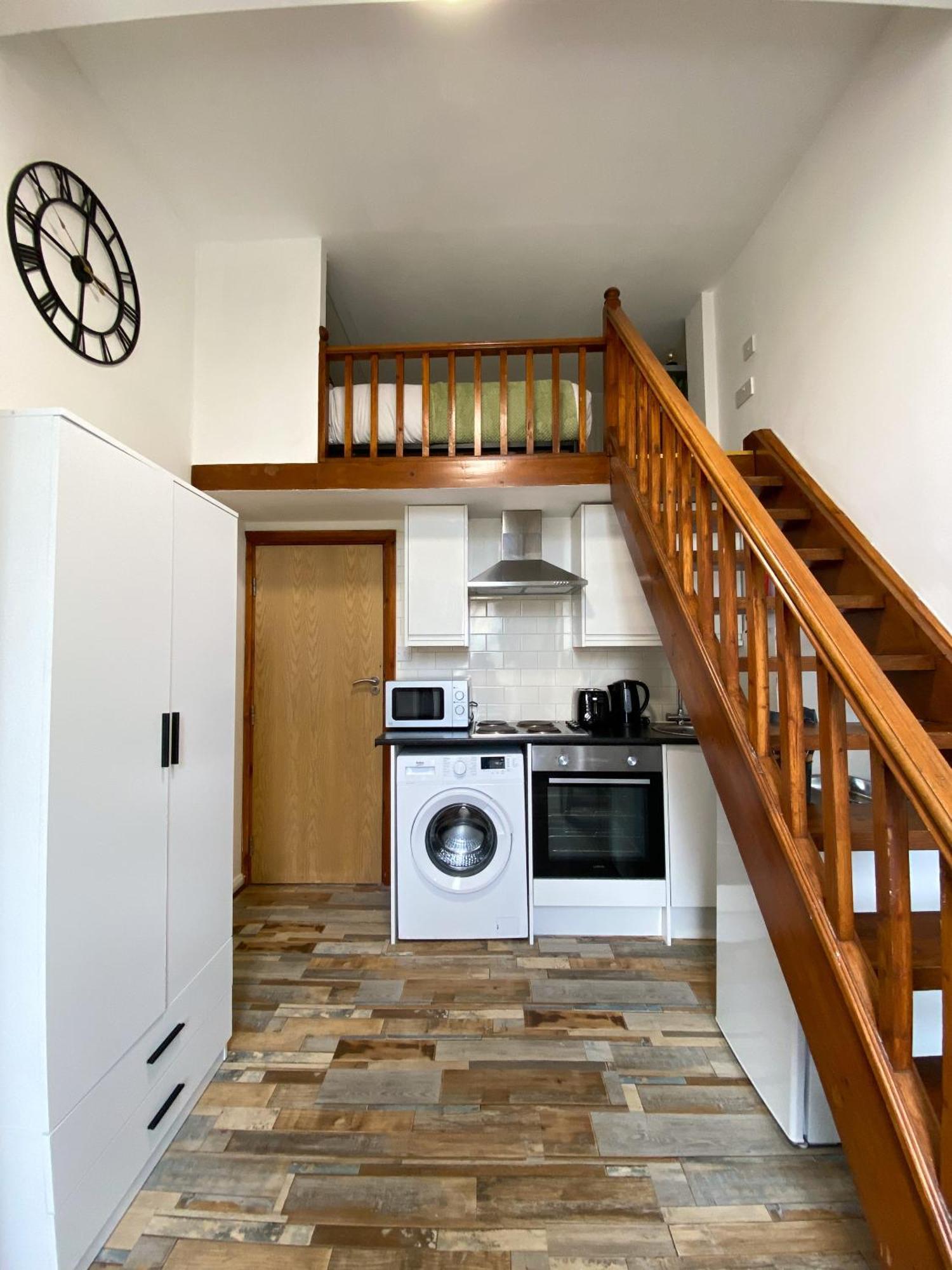 Modern Queenspark Apartment *