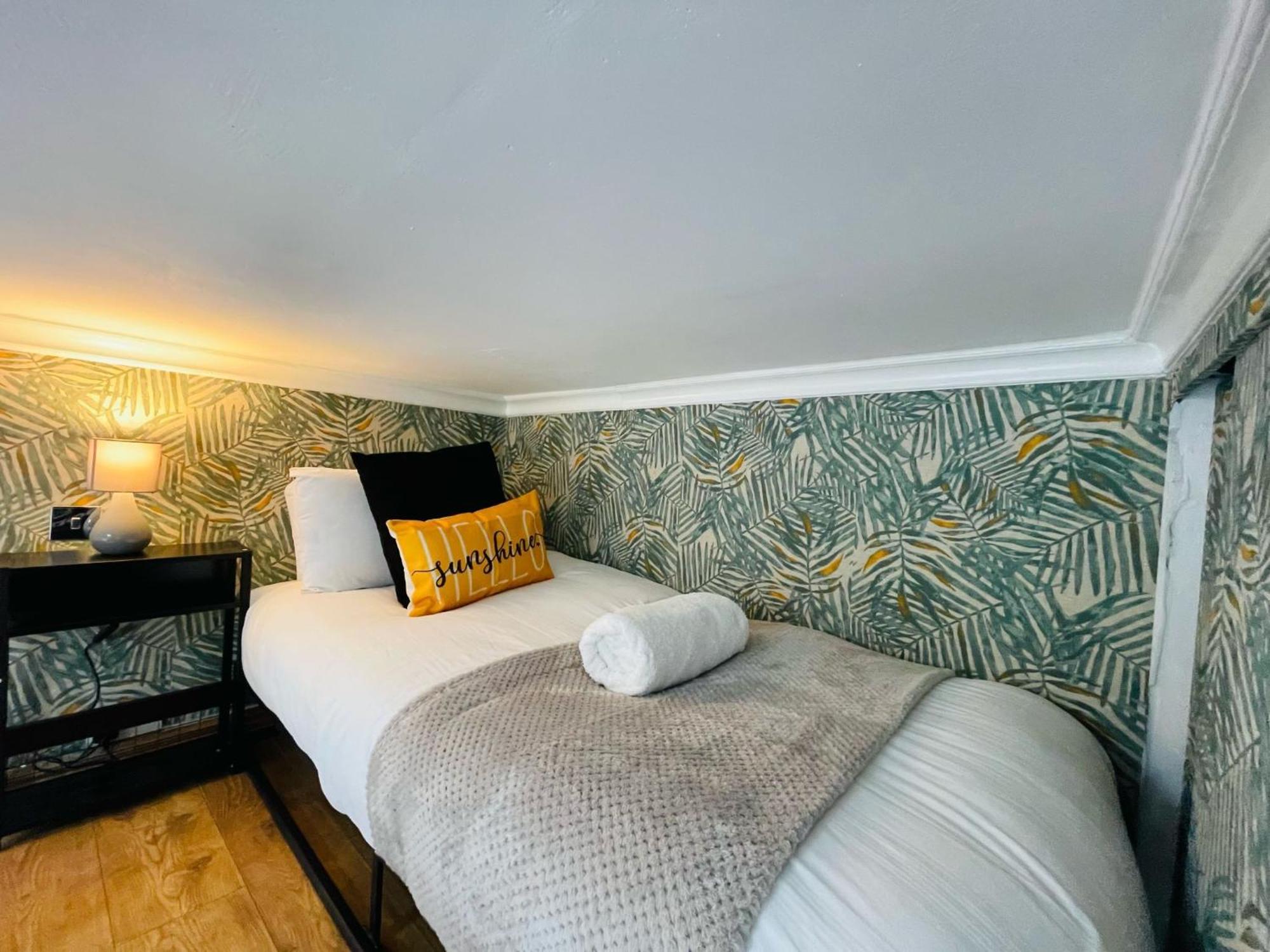Modern Queenspark Apartment London