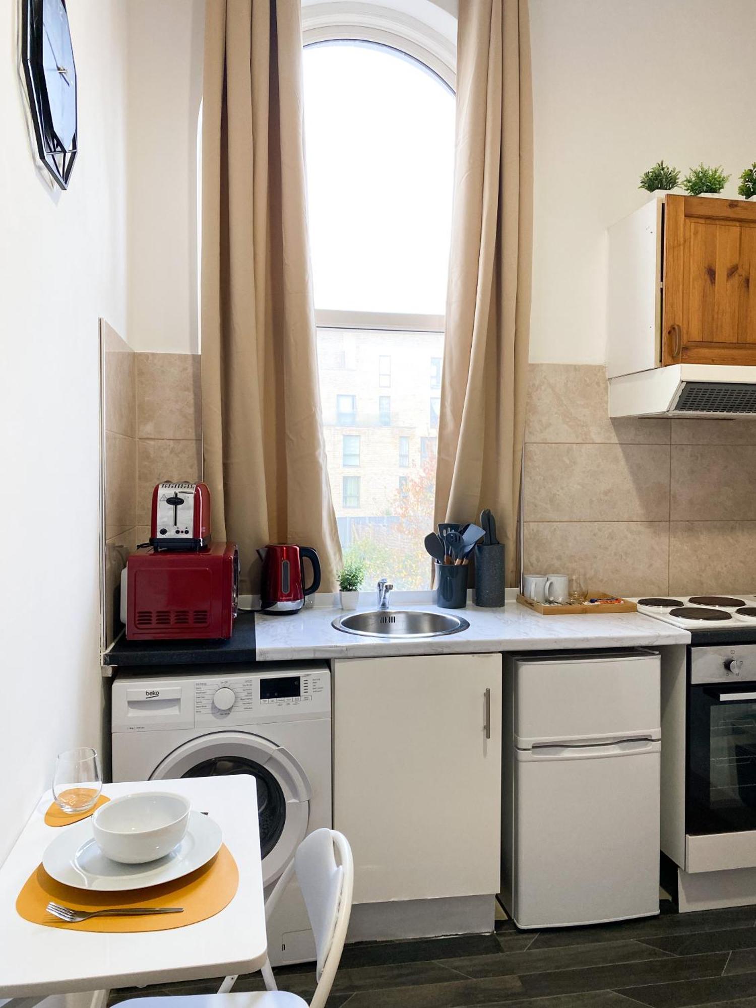 Modern Queenspark Apartment London