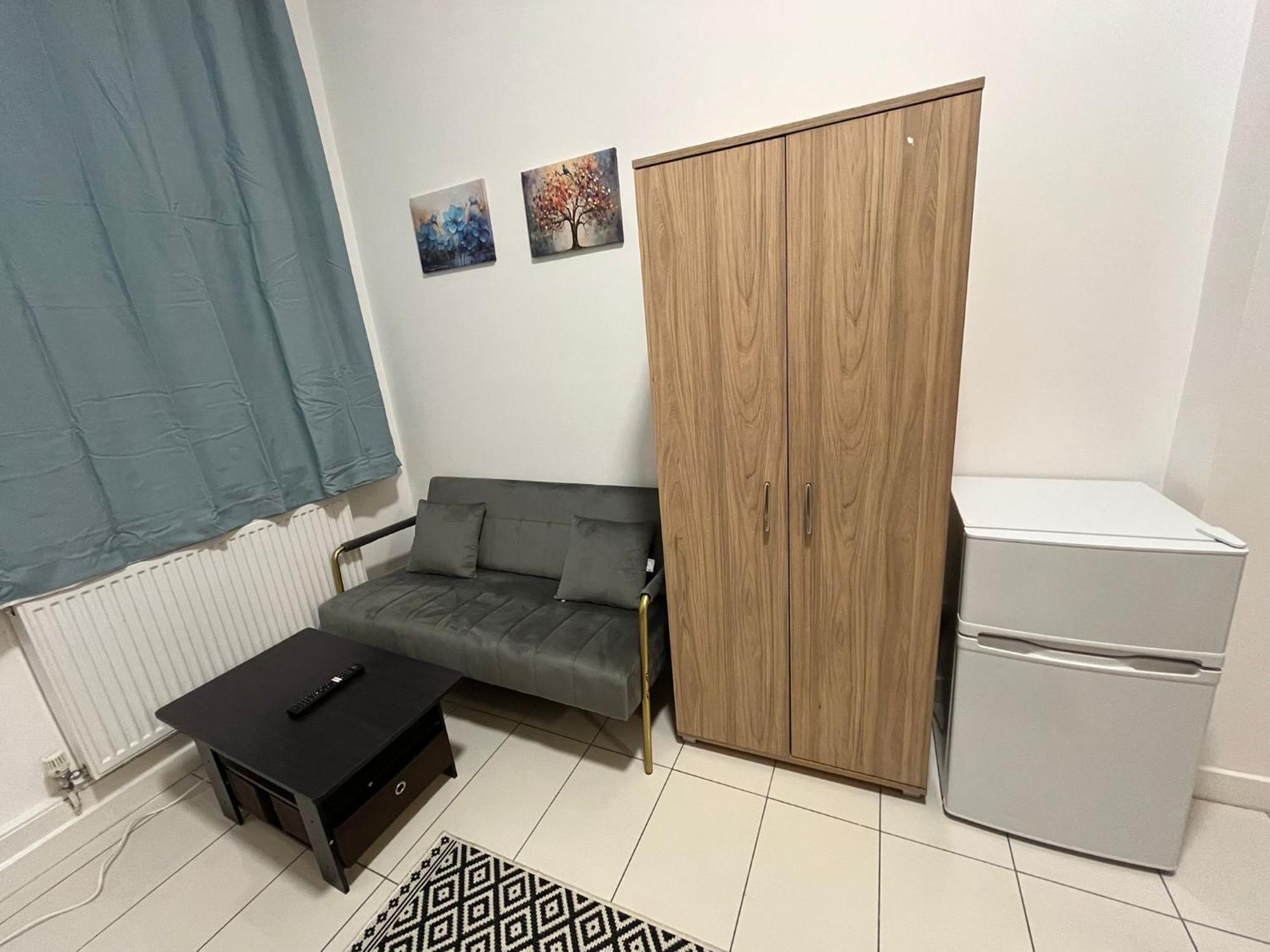 Apartment Modern Queenspark London