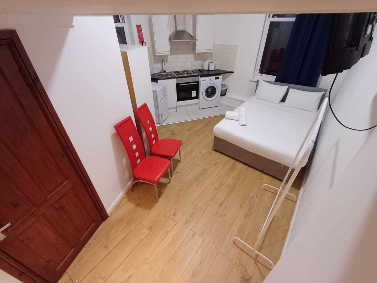 Modern Queenspark Apartment *