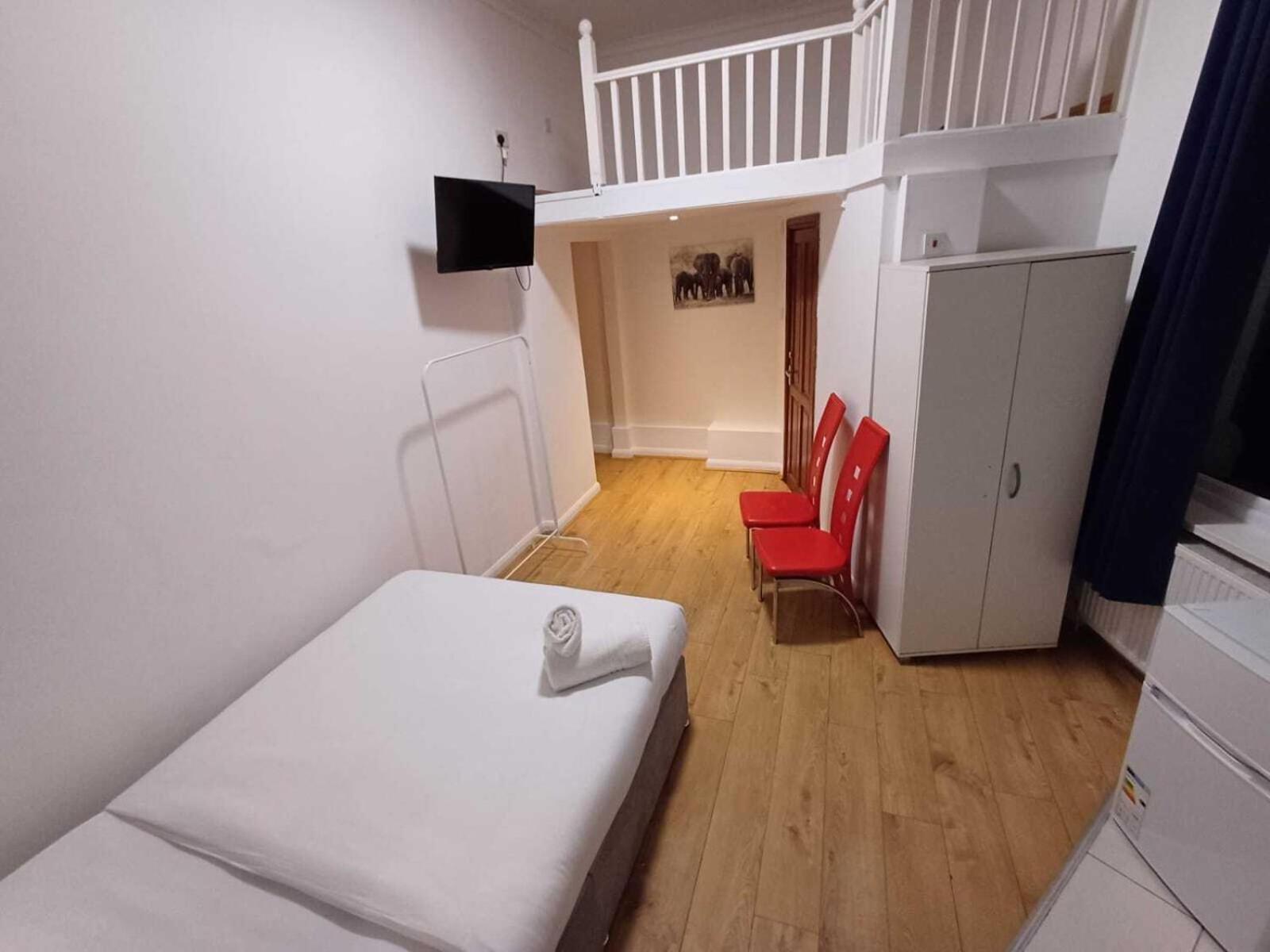 Apartment Modern Queenspark London