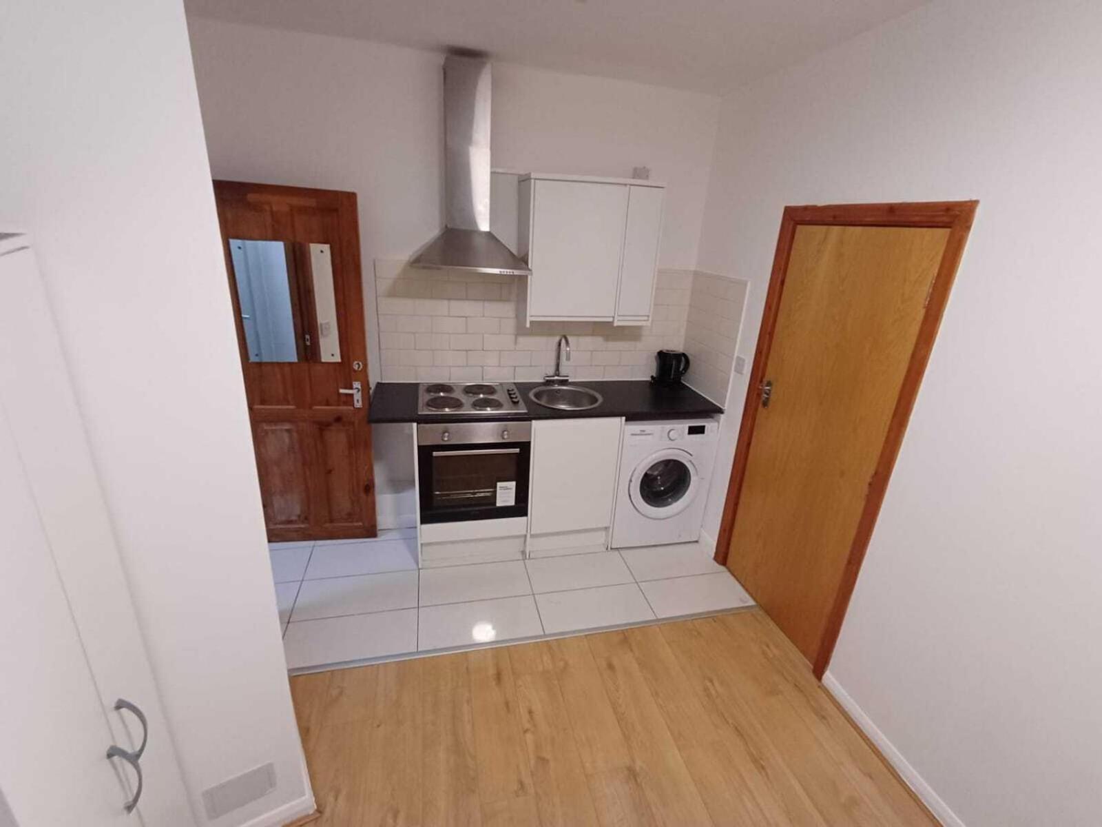 Modern Queenspark Apartment