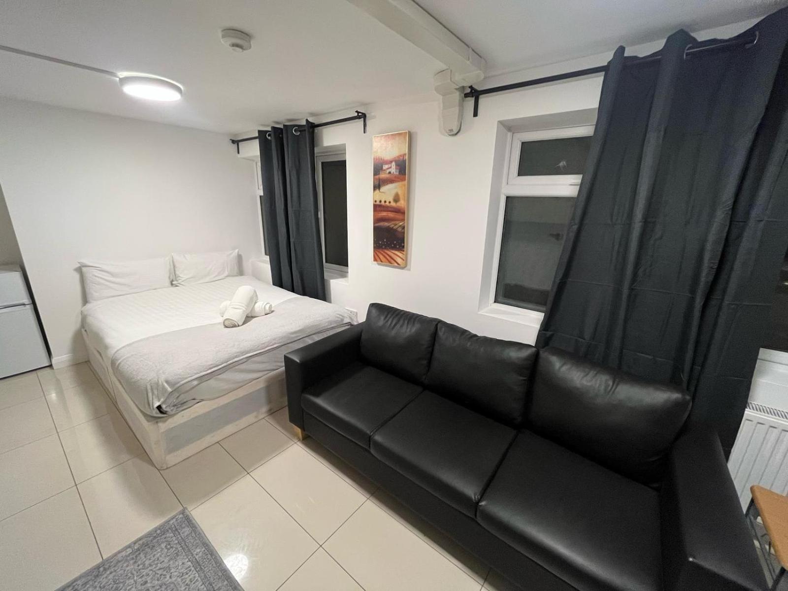 Modern Queenspark Apartment *