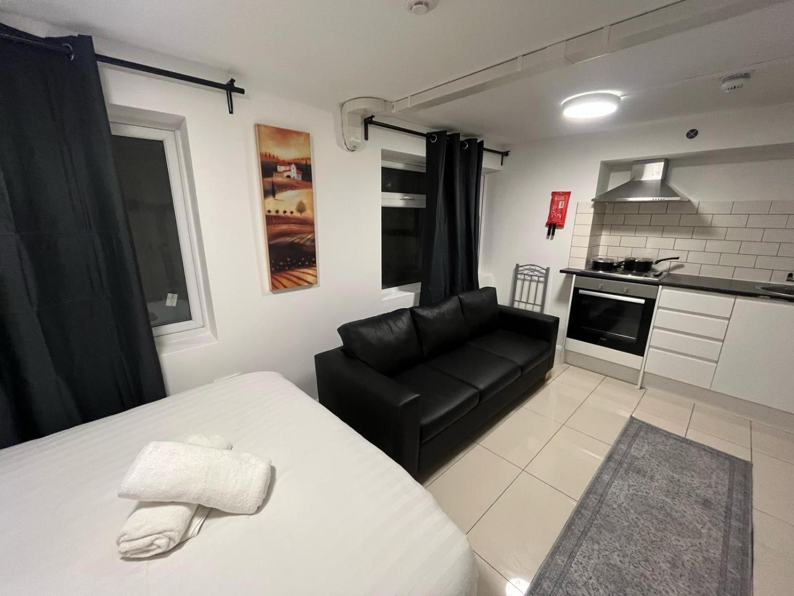 Modern Queenspark Apartment *