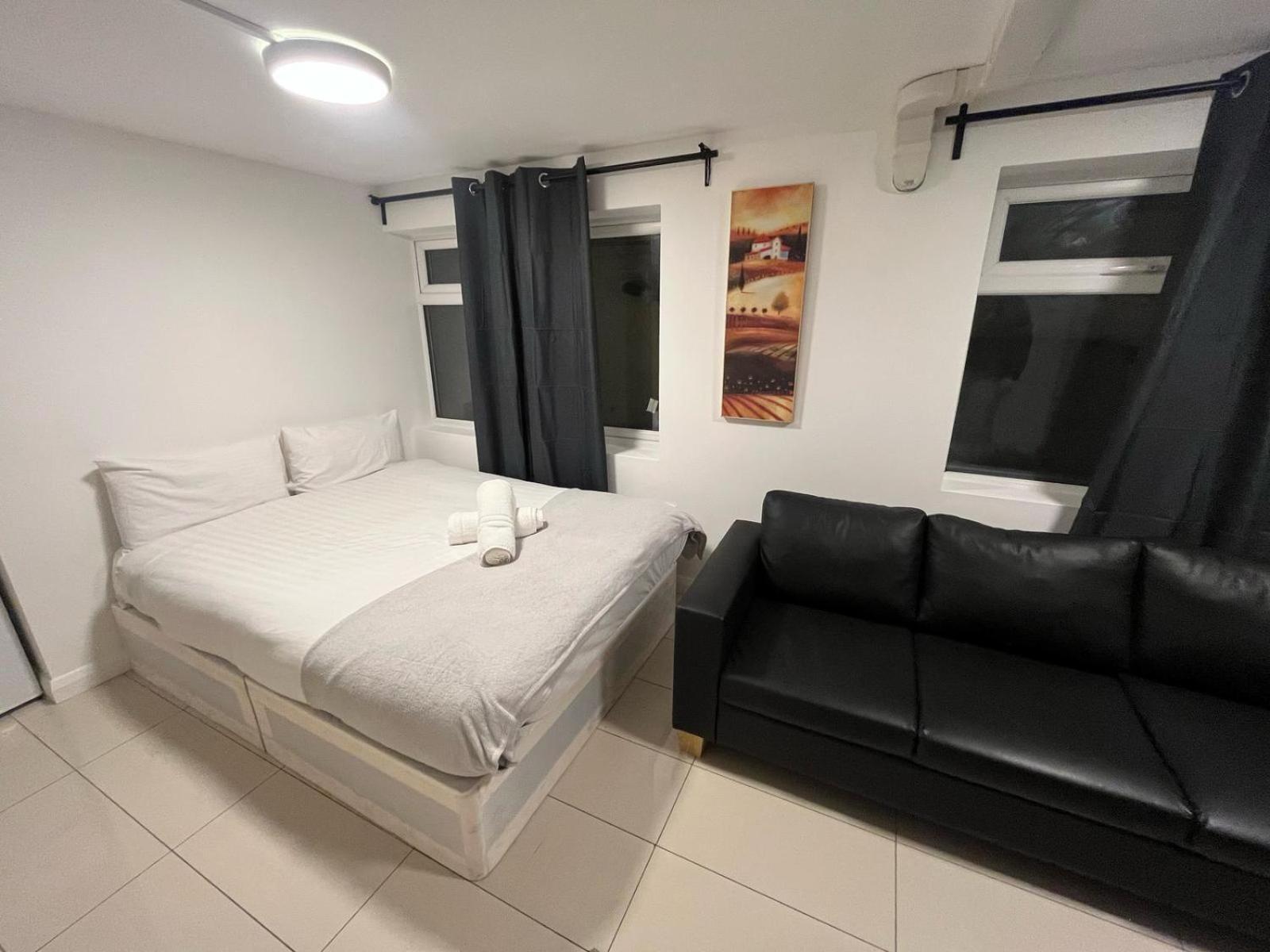 Apartment Modern Queenspark London