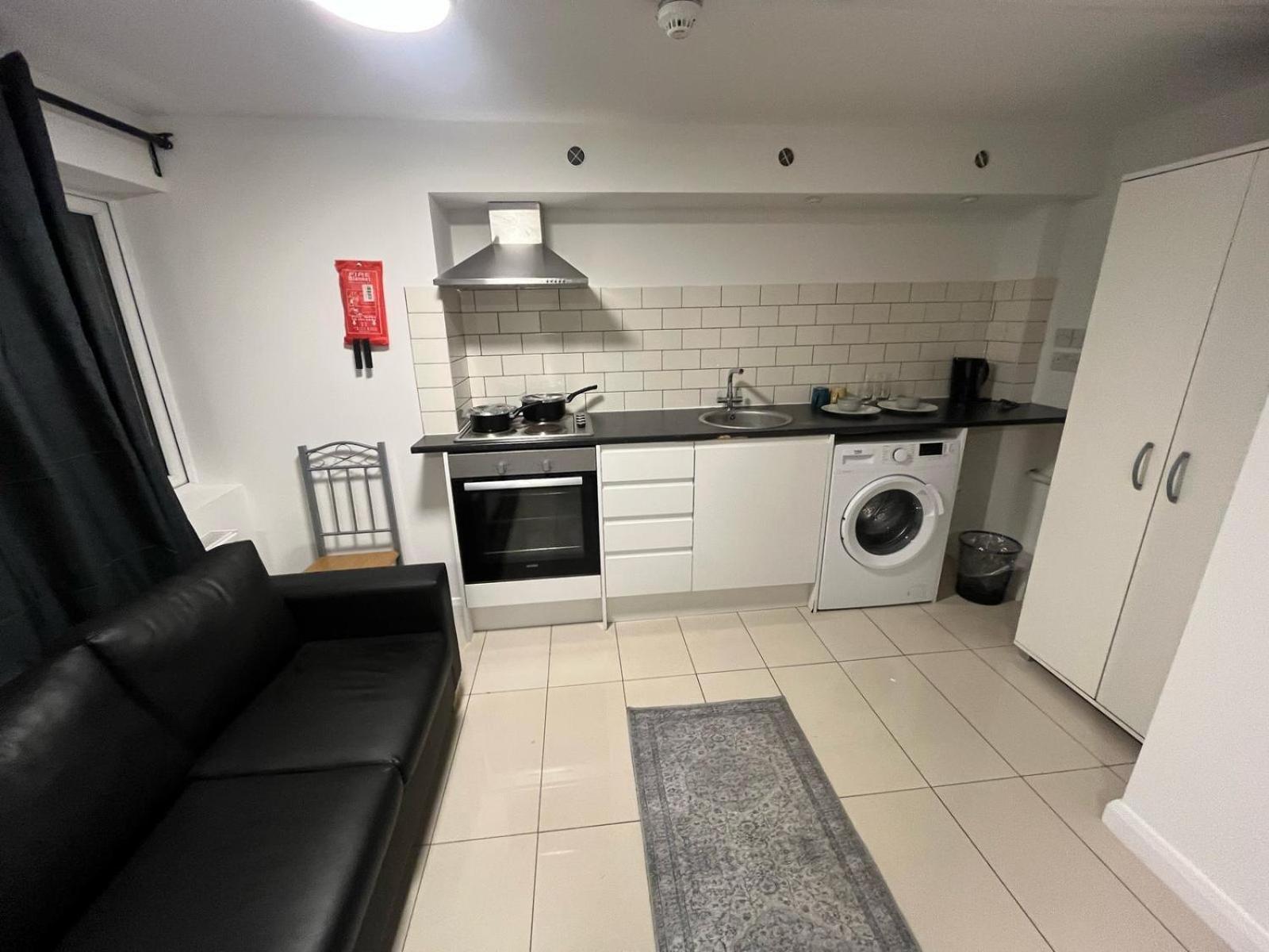 Modern Queenspark Apartment *